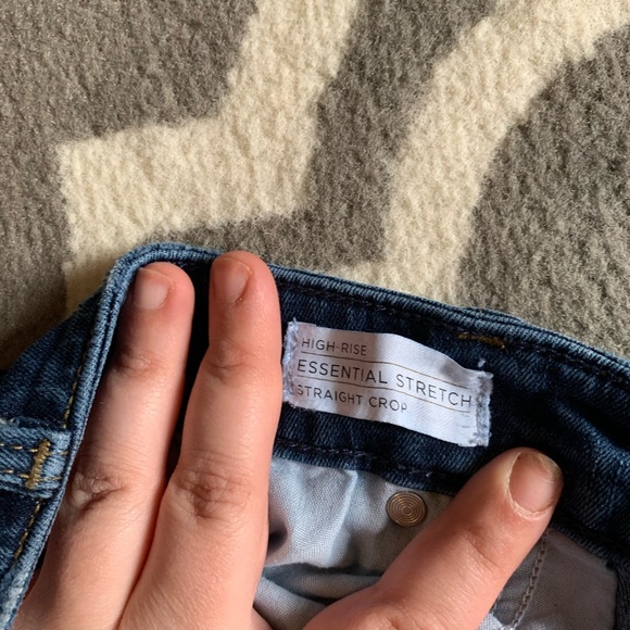 Lightly Distressed Straight Crops - Picture 5 of 5